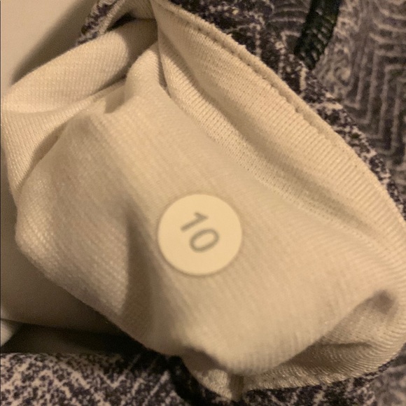 lululemon athletica Gray Patterned Leggings - Picture 8 of 8